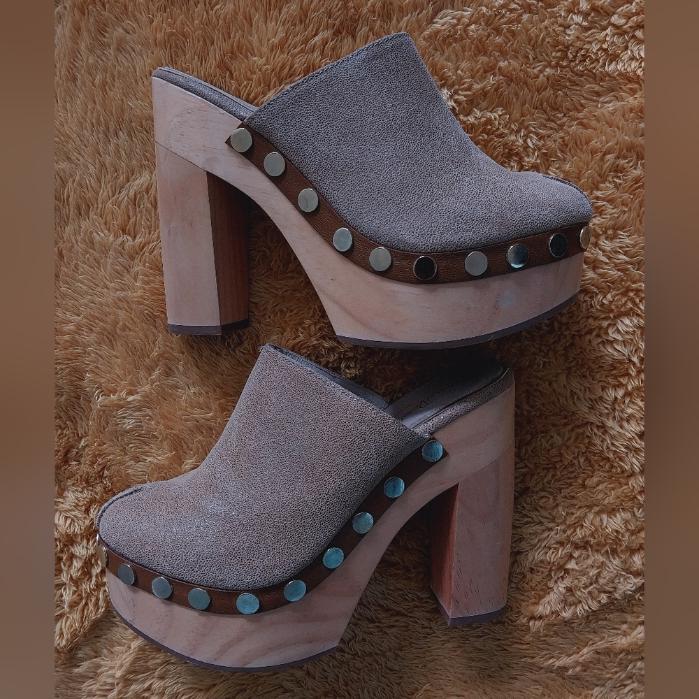 Tan And Wood Platform Mules - Picture 5 of 8